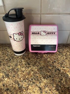 Hello Kitty Tupperware branded lunch set